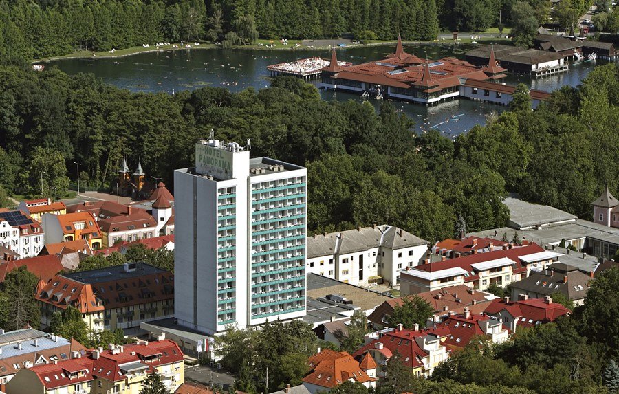 Hunguest Hotel Panorama  4*