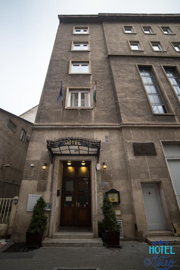 Metro Hotel 3*