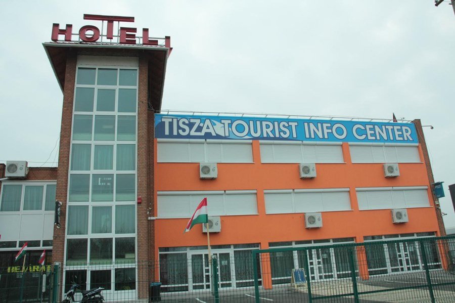 Tisza Corner Hotel 3*