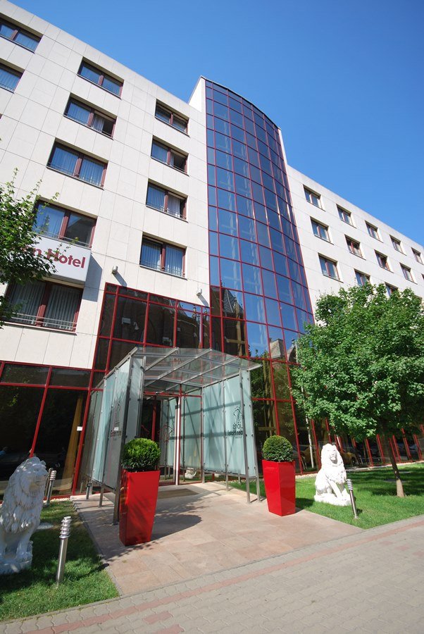 Lions Garden Hotel  4*