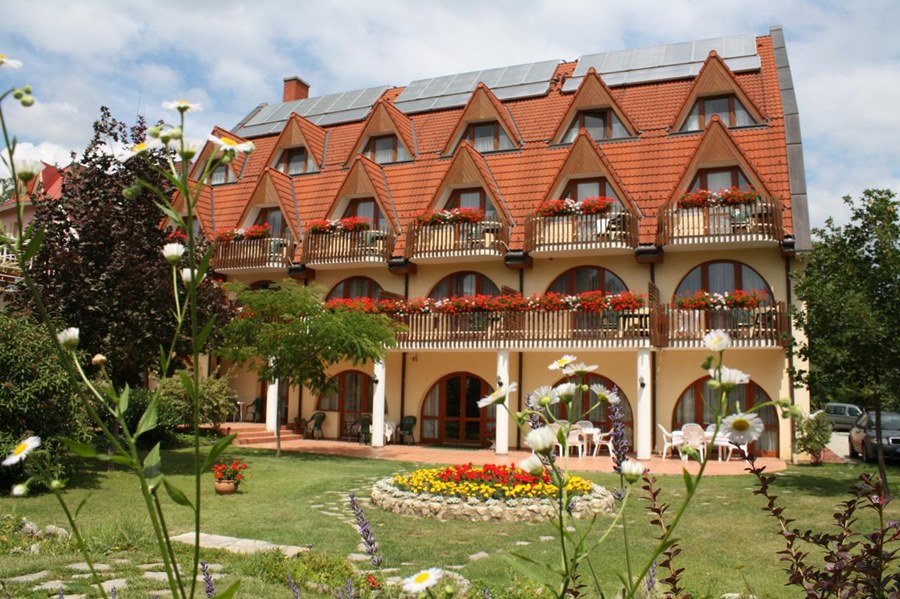 Ágnes Hotel  3*